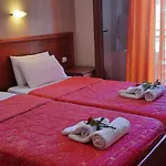 Nikos Apartments