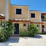 Nikos Apartments